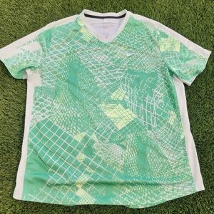 Nike Court Green Graphic Dri-FIT Shirt Size Large Victory Tennis Green White